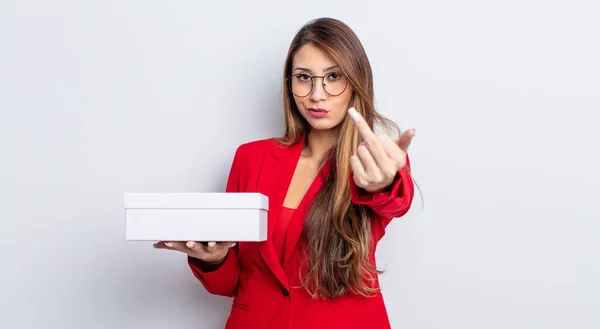 Mujer Bonita Asiática Sintiéndose Enojado Molesto Rebelde Agresivo Concepto Caja — Foto de Stock