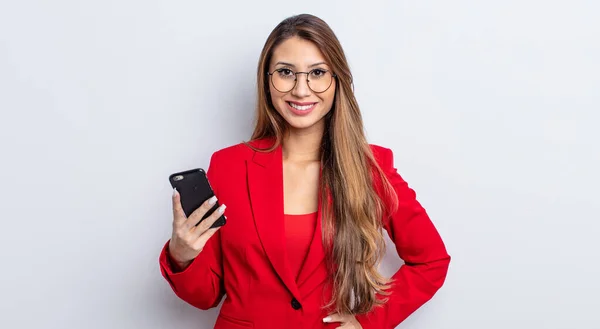 Mujer Bonita Asiática Sonriendo Felizmente Con Una Mano Cadera Con — Foto de Stock