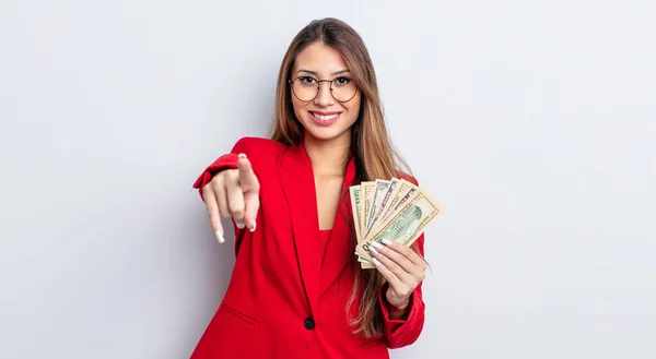 Asiatica Bella Donna Indicando Macchina Fotografica Scegliendo Concetto Business Banconote — Foto Stock