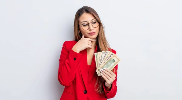 Asiatica Bella Donna Sorridente Con Una Felice Espressione Fiduciosa Con — Foto Stock