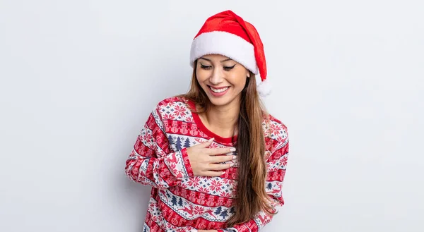 Aziatische Mooie Vrouw Die Hardop Lacht Een Hilarische Grap Kerstconcept — Stockfoto