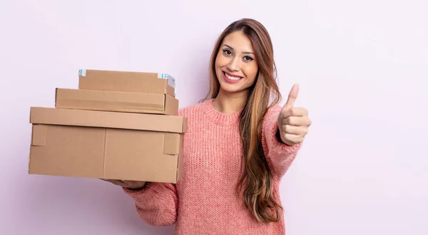 Asiatic Pretty Woman Feeling Proud Smiling Positively Thumbs Storage Boxes — Stock Photo, Image