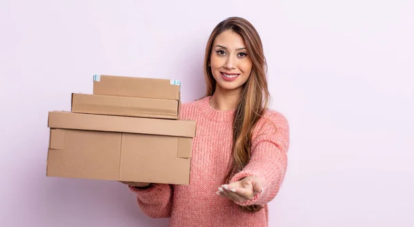 Asiatic Pretty Woman Smiling Happily Friendly Offering Showing Concept Storage — Stock Photo, Image