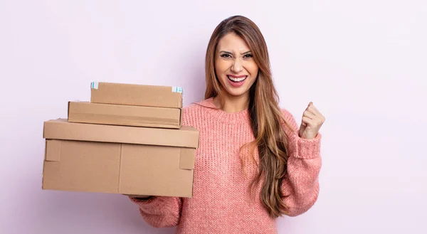 Asiatic Pretty Woman Shouting Aggressively Angry Expression Storage Boxes Concept — Stock Photo, Image