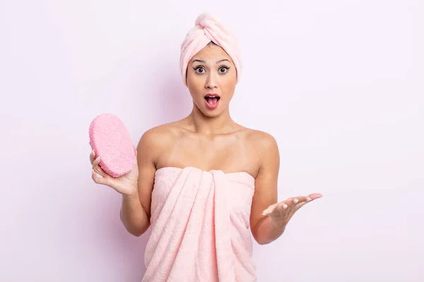 Asiatic Pretty Woman Feeling Extremely Shocked Surprised Bathrobe Sponge Concept — Stock Photo, Image