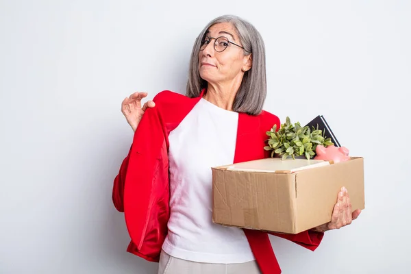 Senior Mooie Vrouw Zoek Arrogant Succesvol Positief Trots Ontslagconcept — Stockfoto