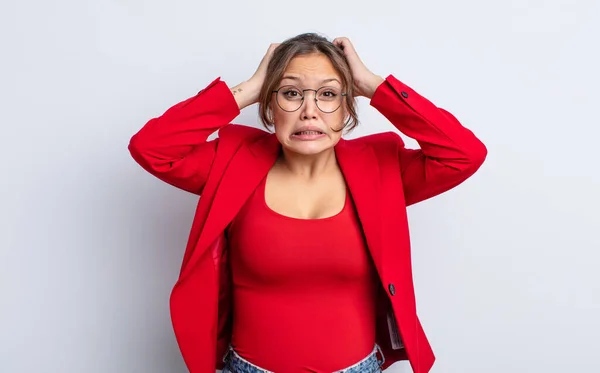 Zijn Paniekerige Mooie Vrouw Voelt Zich Gestrest Angstig Bang Met — Stockfoto