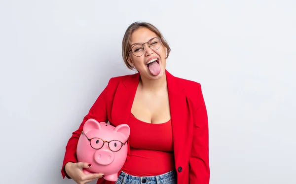 Mulher Bonita Hispânica Com Atitude Alegre Rebelde Brincando Língua Furando — Fotografia de Stock