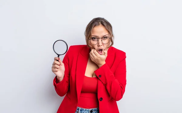 Hispanic Pretty Woman Mouth Eyes Wide Open Hand Chin Magnifying — Stock Photo, Image