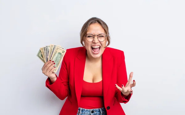 Zijn Paniekerige Mooie Vrouw Kijkt Boos Geïrriteerd Gefrustreerd Concept Van — Stockfoto