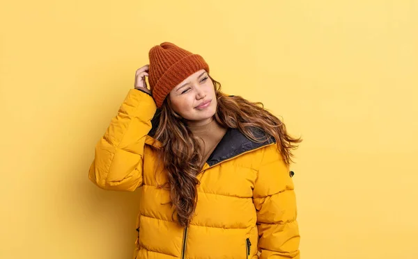 Hispanic Pretty Woman Smiling Happily Daydreaming Doubting Winter Clothes — Stock Photo, Image