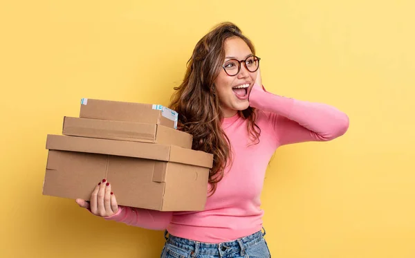 Zijn Paniekerige Mooie Vrouw Die Zich Gelukkig Opgewonden Verrast Voelt — Stockfoto