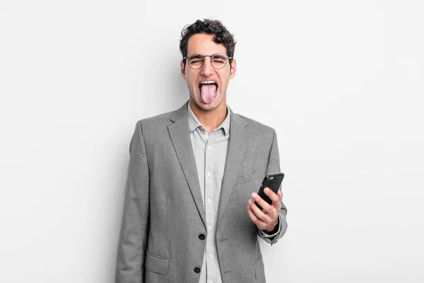 Hombre Guapo Hispano Con Actitud Alegre Rebelde Bromeando Sacando Lengua —  Fotos de Stock