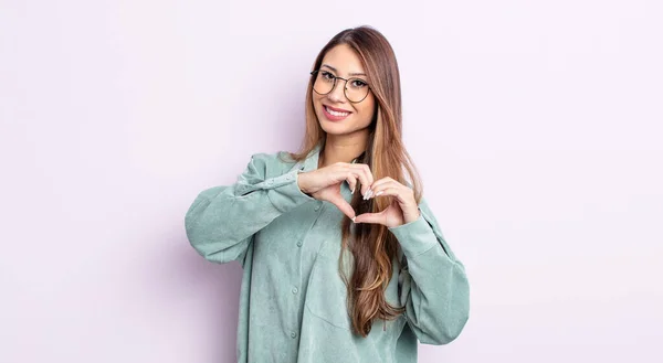 Asiatica Bella Donna Sorridente Sentirsi Felice Carino Romantico Innamorato Rendendo — Foto Stock