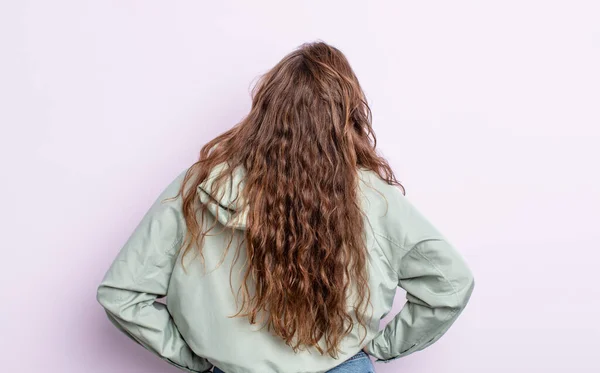 Hispanische Hübsche Frau Fühlt Sich Verwirrt Oder Voll Oder Zweifel — Stockfoto