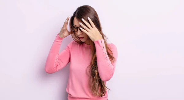 Asiatische Hübsche Frau Bedeckt Augen Mit Händen Mit Einem Traurigen — Stockfoto