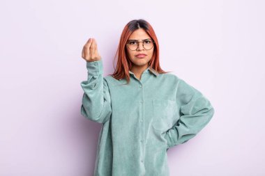 Genç İspanyol kadın kapiş ya da para hareketi yapıyor, sana borçlarını ödemeni söylüyor.!