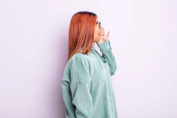 Young Hispanic Woman Profile View Looking Happy Excited Shouting Calling — Stock Photo, Image