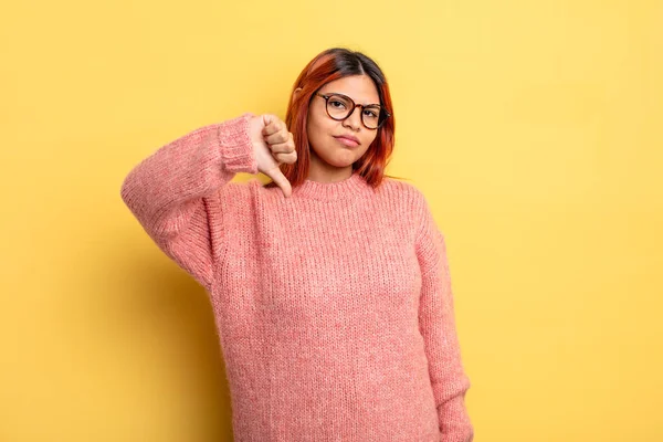 Mujer Hispana Joven Sintiéndose Enfadada Enfadada Decepcionada Disgustada Mostrando Los — Foto de Stock