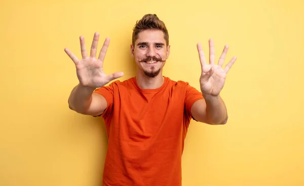 Jonge Knappe Man Glimlachend Vriendelijk Nummer Negen Negende Met Hand — Stockfoto