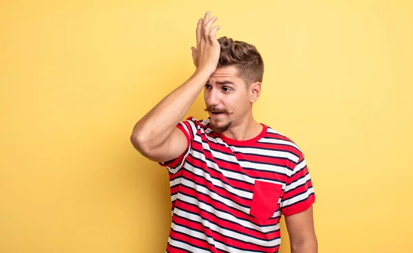 Young Handsome Man Raising Palm Forehead Thinking Oops Making Stupid — Stockfoto