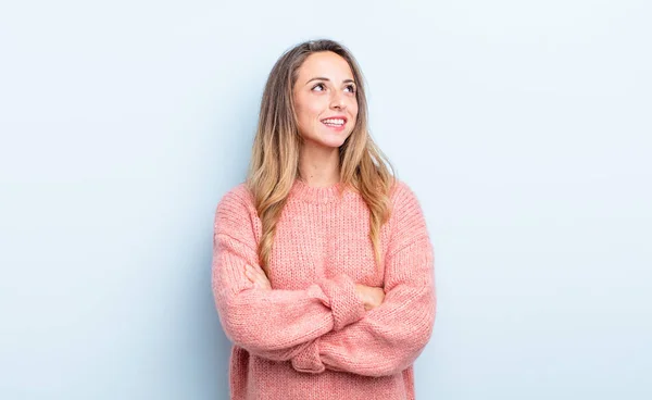 Bella Donna Caucasica Sentirsi Felice Orgoglioso Fiducioso Chiedendo Pensando Guardando — Foto Stock