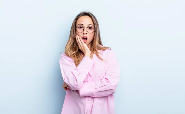 Pretty Caucasian Woman Open Mouthed Shock Disbelief Hand Cheek Arm — Stockfoto