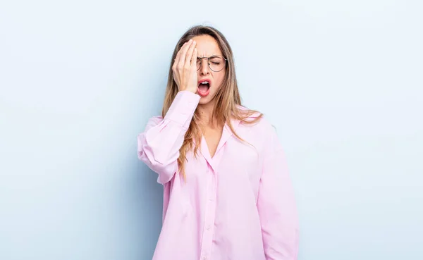 Pretty Caucasian Woman Looking Sleepy Bored Yawning Headache One Hand — Stok fotoğraf