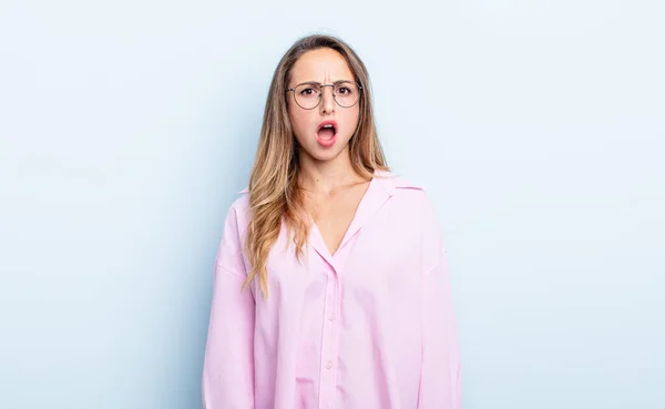 Pretty Caucasian Woman Looking Shocked Angry Annoyed Disappointed Open Mouthed — Stockfoto