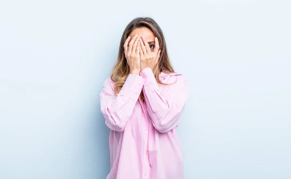 Pretty Caucasian Woman Feeling Scared Embarrassed Peeking Spying Eyes Half — Fotografia de Stock