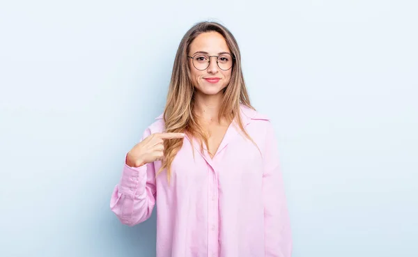 Pretty Caucasian Woman Looking Proud Confident Happy Smiling Pointing Self — 스톡 사진