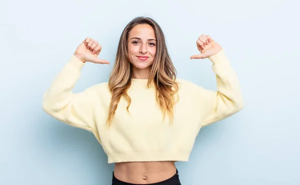 Pretty Caucasian Woman Feeling Proud Arrogant Confident Looking Satisfied Successful — Stock Photo, Image