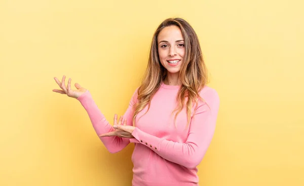 Pretty Caucasian Woman Smiling Proudly Confidently Feeling Happy Satisfied Showing — Stockfoto