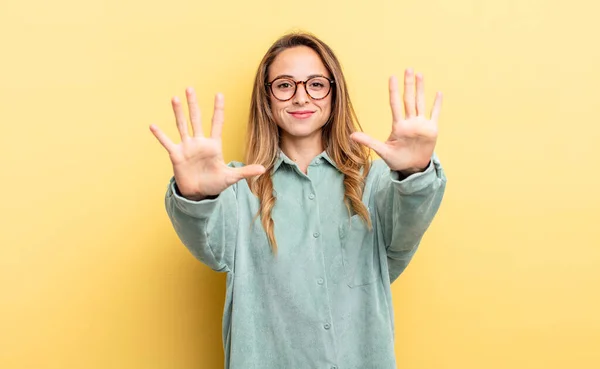 Pretty Caucasian Woman Smiling Looking Friendly Showing Number Ten Tenth — Photo