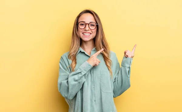 Pretty Caucasian Woman Smiling Happily Pointing Side Upwards Both Hands —  Fotos de Stock