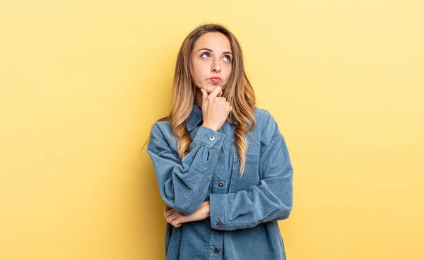 Pretty Caucasian Woman Thinking Feeling Doubtful Confused Different Options Wondering — Stockfoto