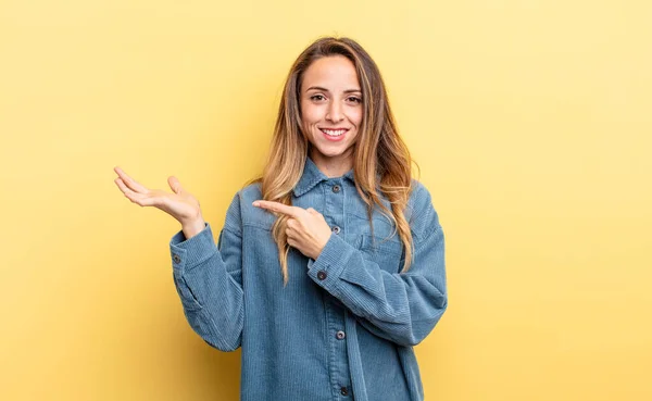 Pretty Caucasian Woman Smiling Cheerfully Pointing Copy Space Palm Side — Stockfoto
