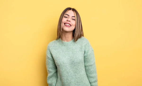 Pretty Caucasian Woman Big Friendly Carefree Smile Looking Positive Relaxed — Stockfoto