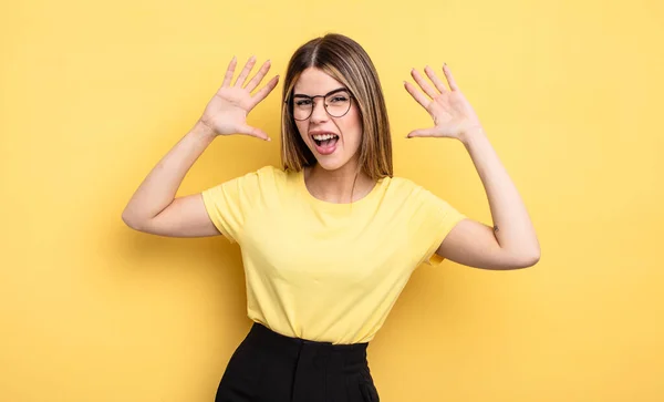 Pretty Caucasian Woman Screaming Panic Anger Shocked Terrified Furious Hands — Stockfoto