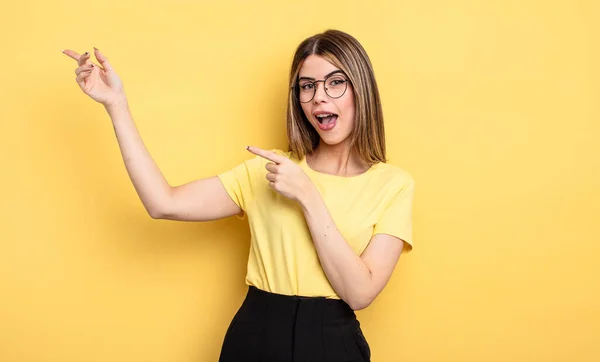 Pretty Caucasian Woman Feeling Joyful Surprised Smiling Shocked Expression Pointing — Fotografia de Stock