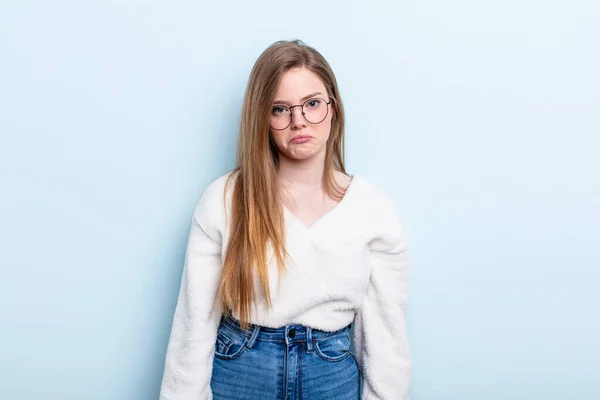 Kaukasische Rode Haar Vrouw Voelt Zich Verdrietig Zeurderig Met Een — Stockfoto