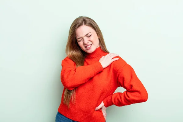 Kaukasische Vrouw Met Rood Haar Die Zich Moe Gestrest Angstig — Stockfoto