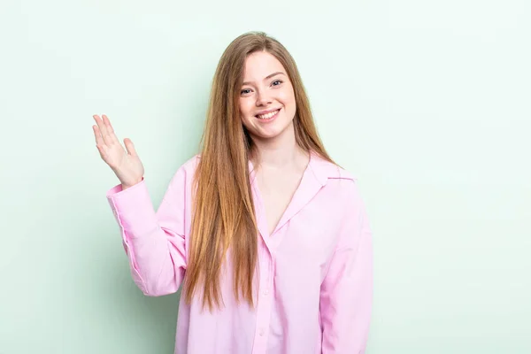 Caucasiana Cabelo Vermelho Mulher Sentindo Feliz Surpreso Alegre Sorrindo Com — Fotografia de Stock