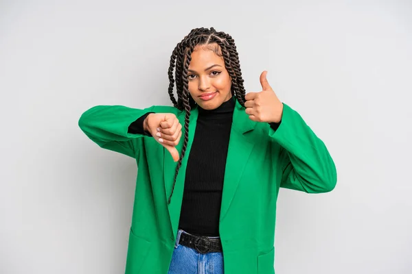 Zwart Afrovrouw Die Zich Verward Onwetend Onzeker Voelt Het Goede — Stockfoto