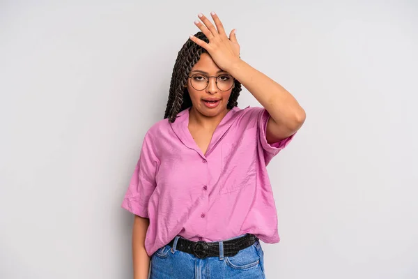 Black Afro Woman Raising Palm Forehead Thinking Oops Making Stupid — Zdjęcie stockowe