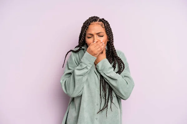 Schwarze Afro Frau Fühlt Sich Krank Mit Halsschmerzen Und Grippe — Stockfoto