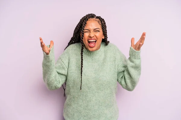 Svart Afro Kvinna Rasande Skriker Känner Sig Stressad Och Irriterad — Stockfoto