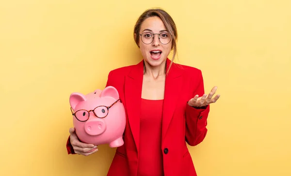 Businesswoman Feeling Extremely Shocked Surprised Piggy Bank Concept — Foto Stock
