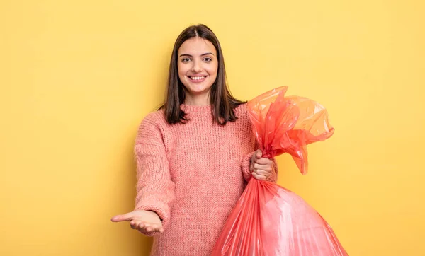 Pretty Woman Smiling Happily Friendly Offering Showing Concept Trash Bag — Foto Stock