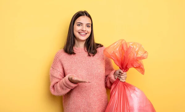 Pretty Woman Smiling Cheerfully Feeling Happy Showing Concept Trash Bag — Foto Stock